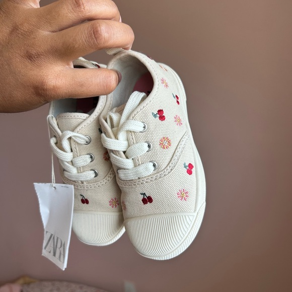 Zara Kids Cream Sneakers with Cherry and Floral Accents - Picture 1 of 7